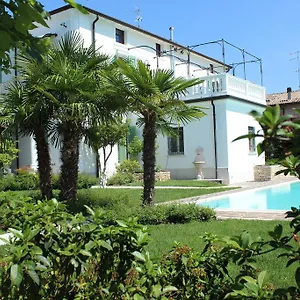 maison-fortune-castelnuovo-del-garda.hotelinveneto.com/